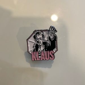 🖤 2/$10 The umbrella Academy Klaus enamel pin